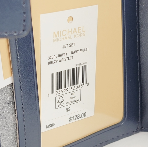 ⚠️LAST 1⚠️ Michael Kors Adele Logo Wristlet Wallet - Picture 3 of 6